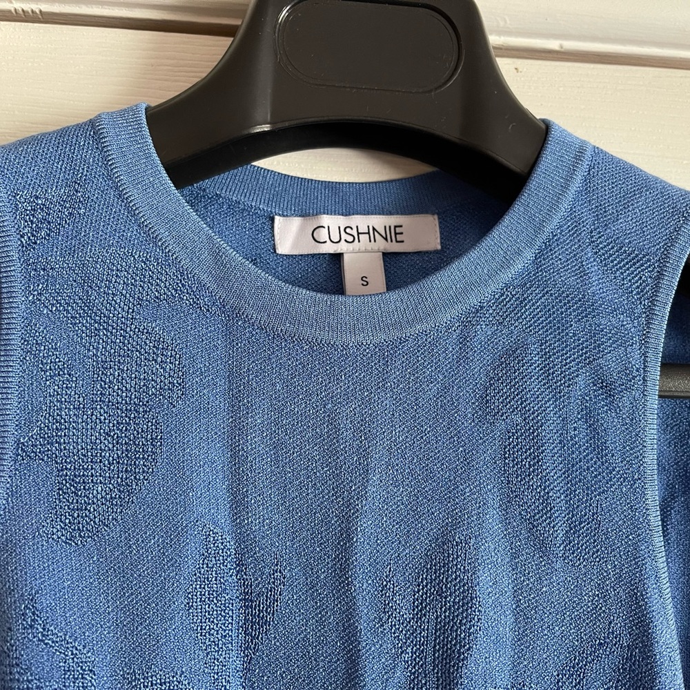 CUSHNIE
Sleeveless Floral Jacquard Knit Top